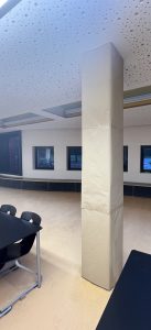 Projektsäule in der Aula