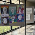 Kunst-Ausstellung in der Eingangshalle