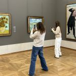 Neue Pinakothek, u.a. Vincent van Gogh (Sonnenblumen, 1888) und Ferdinand Hodler (Jenenser Student, 1908)
